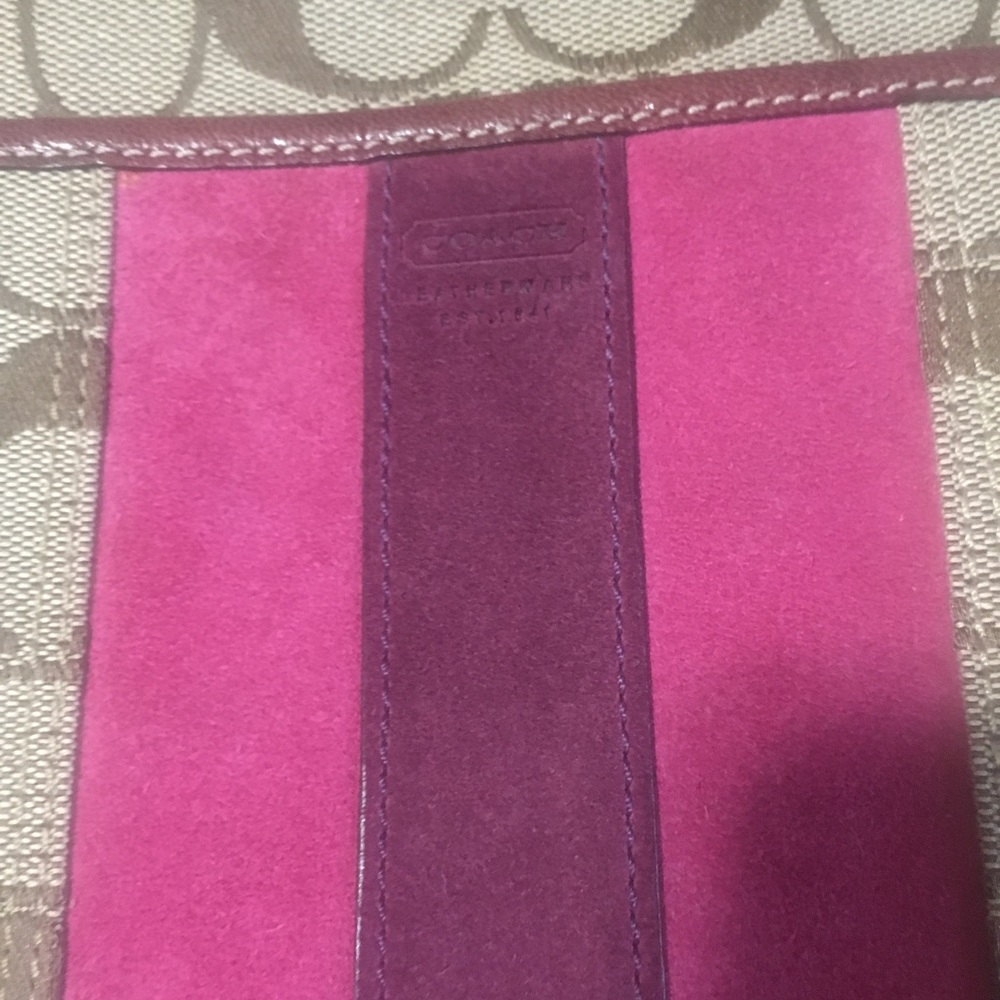 COACH signature crossbody suede swingpack - Picture 2 of 8